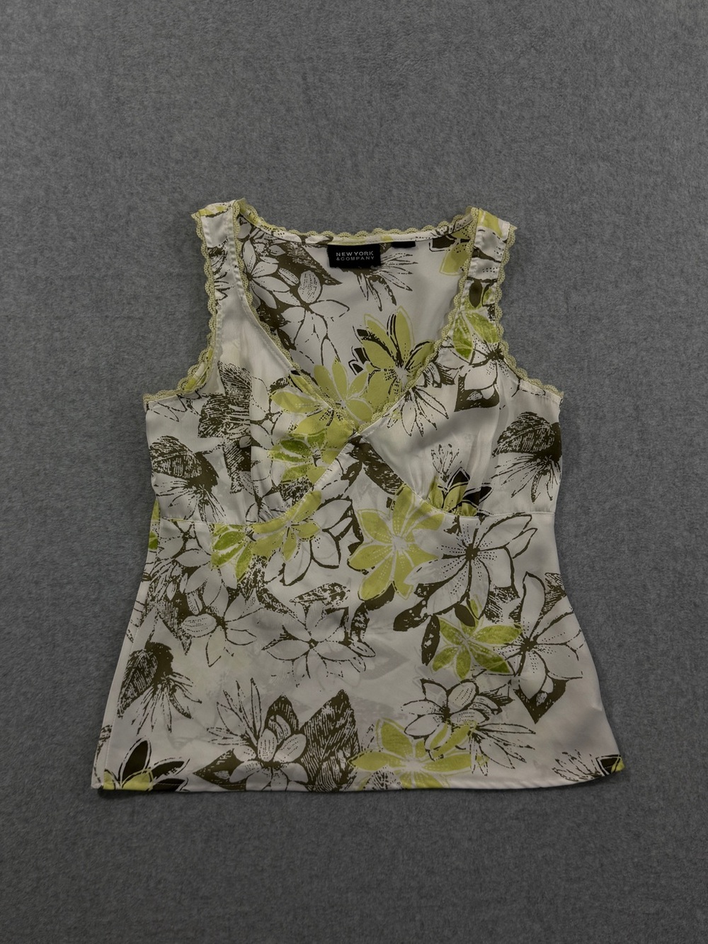 New York & Company Sleeveless V Neck Floral Tank Top Blouse Size Small